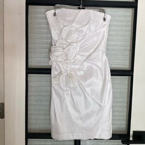 Cache White Strapless Lined Floral Appliquéd Mini Dress